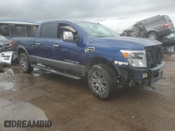2017 Nissan Titan Platinum Reserve z VIN 1N6BA1F40HN569996, wystawiony jako Copart lot #55887505 z przebiegiem 93 488 mil mil oraz Szkoda całkowita • Salvage title. Historia ofert i sprzedaży dostępna na DreamBid. Obrazek 4.