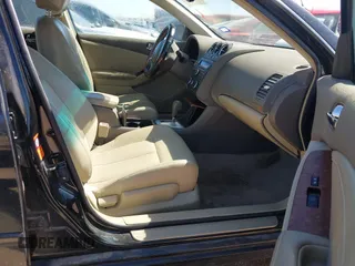 2007 Nissan Altima 2.5 with VIN 1N4AL21E47N412233, listed as a IAAI auction lot 41812412 with 200,451 mi miles. Bid and sale history available at carsss.com. Image 5.
