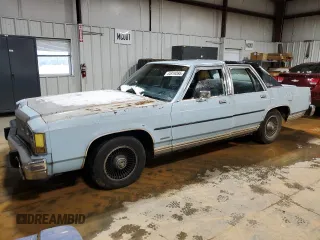 1983 Ford Crown Victoria z VIN 2FABP43F7DB123171, wystawiony jako Copart lot #44919395 z przebiegiem 257 606 mil mil oraz Tytuł czysty. Historia ofert i sprzedaży dostępna na DreamBid. Obrazek 1.