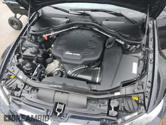 2011 BMW M3 z VIN WBSPM9C50BE203757, wystawiony jako Copart lot #74081084 z przebiegiem Nie podano mil oraz Szkoda całkowita • Salvage title. Historia ofert i sprzedaży dostępna na DreamBid. Obrazek 11.