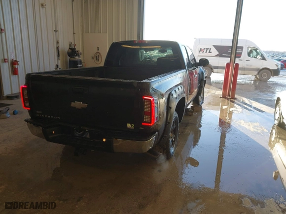 2010 Chevrolet Silverado 1500 LT with VIN 1GCSKSE31AZ155171, listed as a IAAI auction lot 41619404 with 209,422 mi miles. Bid and sale history available at carsss.com. Image 4.