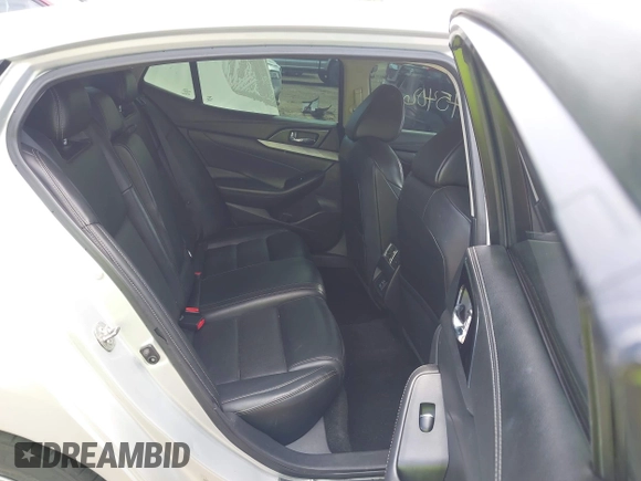 2018 Nissan Maxima SR with VIN 1N4AA6AP3JC374804, listed as a IAAI auction lot 42145406 with 136,757 mi miles. Bid and sale history available at carsss.com. Image 8.