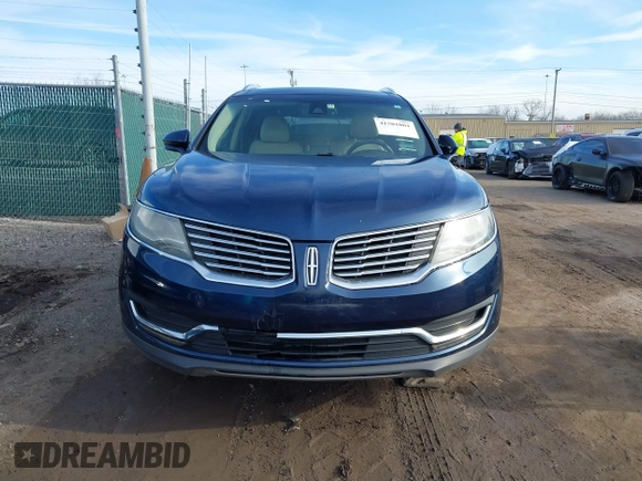 2017 Lincoln MKX Select with VIN 2LMPJ8KR9HBL25391, listed as a IAAI auction lot 41501001 with 101,696 mi miles. Bid and sale history available at carsss.com. Image 12.