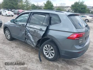 2020 Volkswagen Tiguan S z VIN 3VV1B7AX3LM103449, wystawiony jako IAAI lot #42044171 z przebiegiem 45 195 mil mil oraz . Historia ofert i sprzedaży dostępna na DreamBid. Obrazek 3.