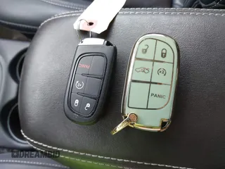 2017 Jeep Cherokee High Altitude z VIN 1C4PJMDSXHW567338, wystawiony jako IAAI lot #42330760 z przebiegiem 52 590 mil mil oraz . Historia ofert i sprzedaży dostępna na DreamBid. Obrazek 11.