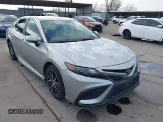 2022 Toyota Camry SE with VIN 4T1G11AK5NU625216, listed as a IAAI auction lot 41506214 with 65,097 mi miles. Bid and sale history available at carsss.com. Image 1.