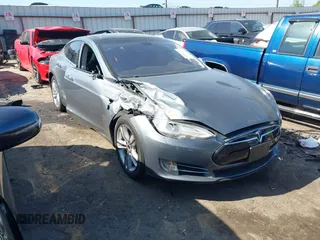 2014 Tesla Model S 60 z VIN 5YJSA1S12EFP41227, wystawiony jako IAAI lot #42027457 z przebiegiem 81 665 mil mil oraz . Historia ofert i sprzedaży dostępna na DreamBid. Obrazek 1.