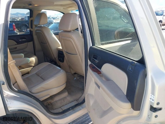 2007 Chevrolet Tahoe LT with VIN 1GNFK13007R126233, listed as a IAAI auction lot 41745421 with 231,451 mi miles. Bid and sale history available at carsss.com. Image 8.