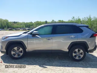 2022 Toyota RAV4 Hybrid XLE z VIN 2T3RWRFV9NW130410, wystawiony jako IAAI lot #42228113 z przebiegiem 32 672 mil mil oraz . Historia ofert i sprzedaży dostępna na DreamBid. Obrazek 14.