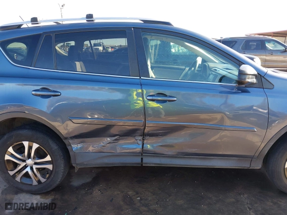 2014 Toyota RAV4 LE with VIN JTMZFREVXED029505, listed as a IAAI auction lot 40916384 with 142,408 mi miles. Bid and sale history available at carsss.com. Image 6.