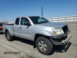 2010 Toyota Tacoma z VIN 5TEUU4EN1AZ740210, wystawiony jako Copart lot #58001235 z przebiegiem 126 682 mil mil oraz Szkoda całkowita • Salvage title. Historia ofert i sprzedaży dostępna na DreamBid. Obrazek 4.
