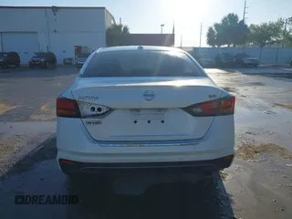 2020 Nissan Altima 2.5 SR with VIN 1N4BL4CV6LC261124, listed as a IAAI auction lot 41771341 with 102,289 mi miles. Bid and sale history available at carsss.com. Image 17.