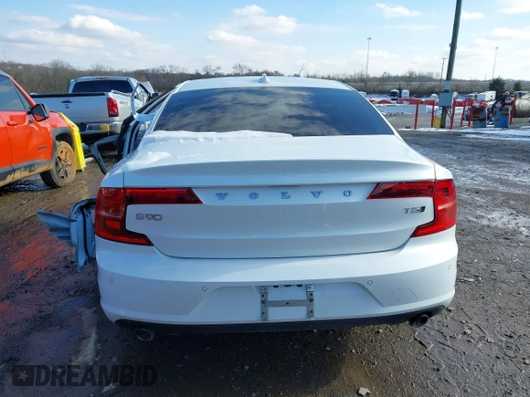 2018 Volvo S90 Momentum with VIN LVY982MK5JP036453, listed as a IAAI auction lot 41269326 with 82,231 mi miles. Bid and sale history available at carsss.com. Image 17.
