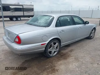 2007 Jaguar XJ with VIN SAJWA79B77SH12190, listed as a IAAI auction lot 42142432 with 1 mi miles. Bid and sale history available at carsss.com. Image 4.