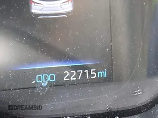 2022 Toyota Corolla Cross LE z VIN 7MUBAAAG5NV028801, wystawiony jako IAAI lot #42144175 z przebiegiem 22 715 mil mil oraz . Historia ofert i sprzedaży dostępna na DreamBid. Obrazek 15.