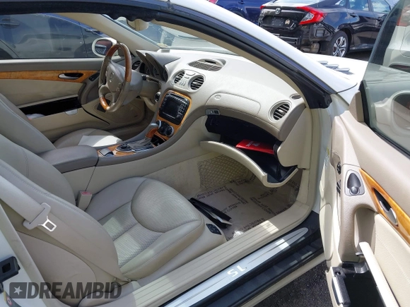 2003 Mercedes-Benz SL 500 z VIN WDBSK75F73F045221, wystawiony jako IAAI lot #42250517 z przebiegiem 103 803 mil mil oraz . Historia ofert i sprzedaży dostępna na DreamBid. Obrazek 5.