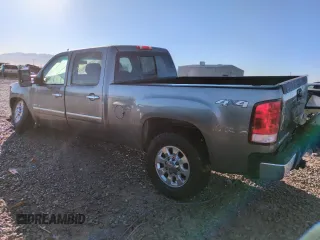 2012 GMC Sierra 3500HD SLT z VIN 1GT423E88CF211377, wystawiony jako Copart lot #50459685 z przebiegiem 185 197 mil mil oraz Szkody całkowita. Historia ofert i sprzedaży dostępna na DreamBid. Obrazek 2.