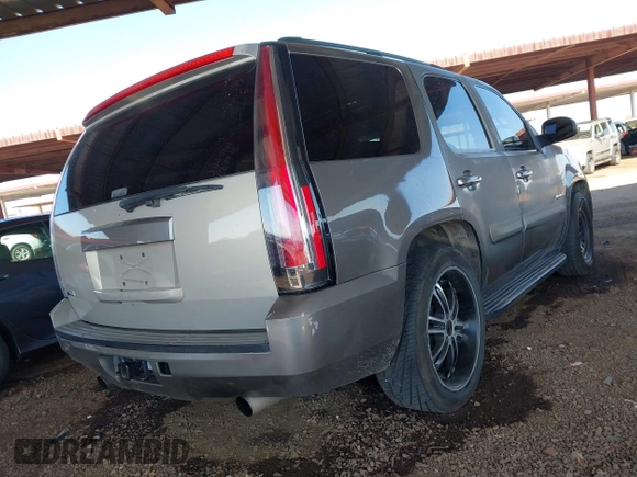 2007 GMC Yukon SLT with VIN 1GKFC13J87R216779, listed as a IAAI auction lot 41472867 with 200,754 mi miles. Bid and sale history available at carsss.com. Image 4.