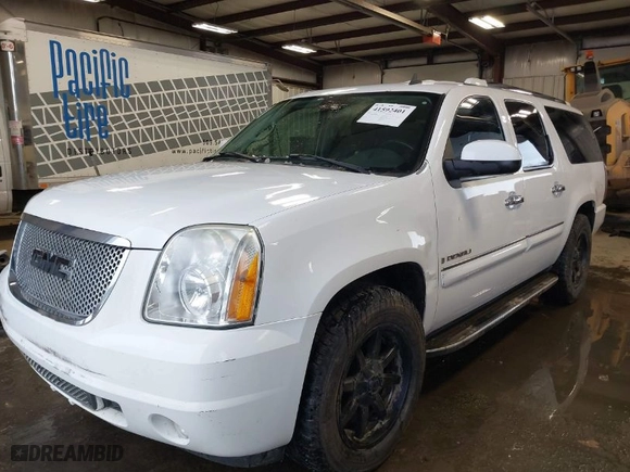 2007 GMC Yukon XL Denali with VIN 1GKFK66897J166451, listed as a IAAI auction lot 41592401 with 201,375 mi miles. Bid and sale history available at carsss.com. Image 2.
