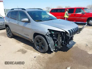 2016 Jeep Cherokee Latitude z VIN 1C4PJLCB2GW185637, wystawiony jako IAAI lot #41894019 z przebiegiem 87 888 mil mil oraz . Historia ofert i sprzedaży dostępna na DreamBid. Obrazek 1.