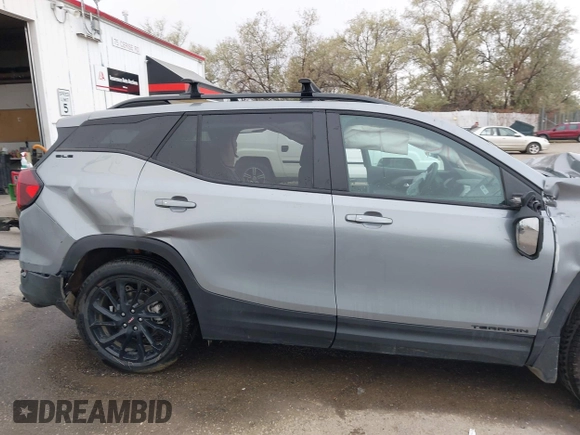 2023 GMC Terrain SLE z VIN 3GKALTEG8PL208986, wystawiony jako IAAI lot #40679682 z przebiegiem 11 023 mil mil oraz . Historia ofert i sprzedaży dostępna na DreamBid. Obrazek 15.