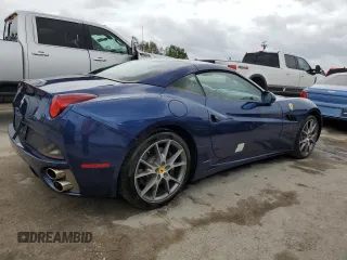2013 Ferrari California z VIN ZFF65THA9D0194738, wystawiony jako Copart lot #77637104 z przebiegiem 28 670 mil mil oraz Nie do naprawy. Historia ofert i sprzedaży dostępna na DreamBid. Obrazek 3.