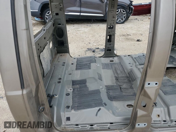 2005 Ford F-350 XL с VIN 1FTWW31P15EC18710, выставлен на аукционе Copart как лот 88154275 с пробегом Не указан миль и На запчасти • Non repairable. История ставок и продаж доступна на DreamBid. Изображение 11.
