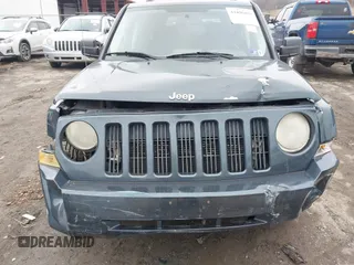 2008 Jeep Patriot Sport with VIN 1J8FF28W48D660679, listed as a IAAI auction lot 41496864 with 163,637 mi miles. Bid and sale history available at carsss.com. Image 6.