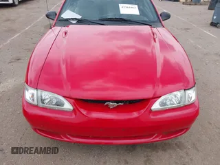 1996 Ford Mustang z VIN 1FALP4045TF183390, wystawiony jako IAAI lot #42361063 z przebiegiem 163 194 mil mil oraz . Historia ofert i sprzedaży dostępna na DreamBid. Obrazek 6.