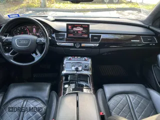 2017 Audi A8 Sport z VIN WAU43AFD7HN005619, wystawiony jako Copart lot #57526015 z przebiegiem 57 262 mil mil oraz Szkoda całkowita • Salvage title. Historia ofert i sprzedaży dostępna na DreamBid. Obrazek 9.