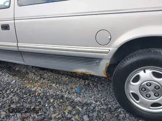 1992 Dodge Caravan Grand SE z VIN 1B4GH44R5NX258694, wystawiony jako IAAI lot #42197603 z przebiegiem 152 591 mil mil oraz . Historia ofert i sprzedaży dostępna na DreamBid. Obrazek 6.