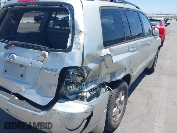 2005 Toyota Highlander z VIN JTEDP21A050087191, wystawiony jako IAAI lot #42401878 z przebiegiem 180 746 mil mil oraz . Historia ofert i sprzedaży dostępna na DreamBid. Obrazek 12.
