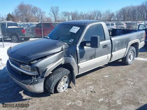 2000 Chevrolet Silverado 2500 with VIN 1GCGK24UXYE337355, listed as a IAAI auction lot 41631115 with NaN miles. Bid and sale history available at carsss.com. Image 2.
