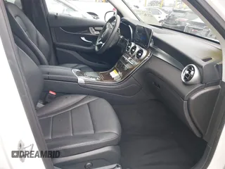 2022 Mercedes-Benz GLC 300 with VIN W1N0G8DB0NG080347, listed as a IAAI auction lot 42136270 with 30,480 mi miles and . Bid and sale history available at DreamBid. Image 5.
