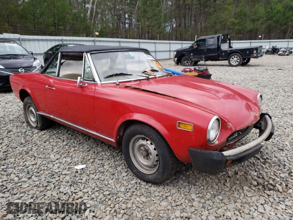 1977 FIAT 124 Spider z VIN 124CS10119615, wystawiony jako Copart lot #54527635 z przebiegiem 92 780 mil mil oraz Czysty tytuł • Clean title. Historia ofert i sprzedaży dostępna na DreamBid. Obrazek 4.