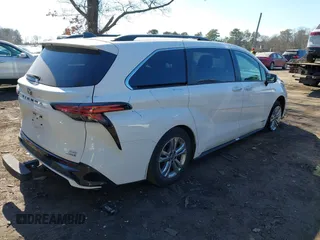2021 Toyota Sienna XSE with VIN 5TDDSKFC5MS033166, listed as a IAAI auction lot 41678277 with 48,347 mi miles. Bid and sale history available at carsss.com. Image 4.