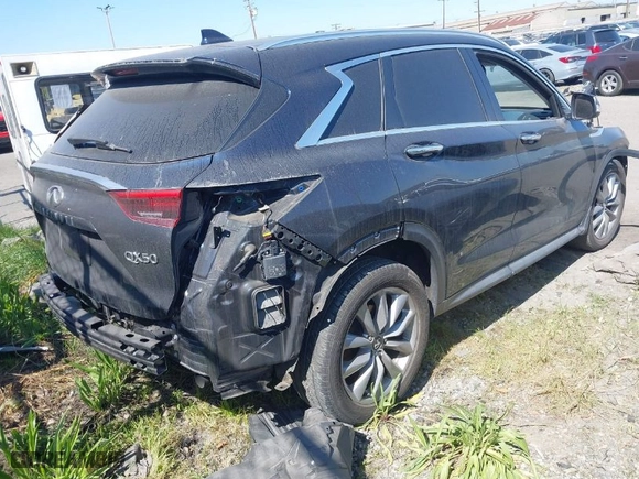 2020 Infiniti QX50 AUTOGRAPH with VIN 3PCAJ5M13LF107535, listed as a IAAI auction lot 41643941 with NaN miles. Bid and sale history available at carsss.com. Image 4.