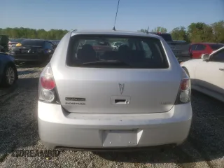 2009 Pontiac Vibe 1SA z VIN 5Y2SP678X9Z456437, wystawiony jako Copart lot #52857525 z przebiegiem 85 913 mil mil oraz Szkody całkowita. Historia ofert i sprzedaży dostępna na DreamBid. Obrazek 6.