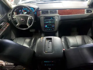 2012 GMC Yukon SLT z VIN 1GKS2CE05CR167004, wystawiony jako Copart lot #60663375 z przebiegiem 233 320 mil mil oraz Czysty tytuł • Clean title. Historia ofert i sprzedaży dostępna na DreamBid. Obrazek 8.
