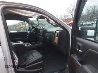 2019 GMC Sierra 2500HD Denali with VIN 1GT12SEY8KF226666, listed as a IAAI auction lot 41717939 with 45,325 mi miles. Bid and sale history available at carsss.com. Image 5.