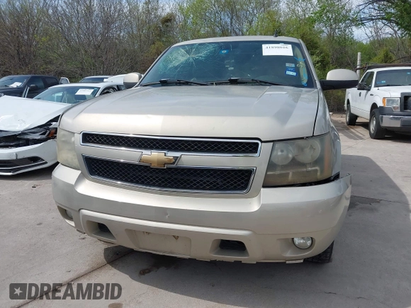 2007 Chevrolet Tahoe LS z VIN 1GNFC13J97R308812, wystawiony jako IAAI lot #41898016 z przebiegiem 178 559 mil mil oraz . Historia ofert i sprzedaży dostępna na DreamBid. Obrazek 12.