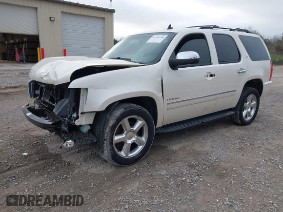 2014 Chevrolet Tahoe LTZ z VIN 1GNSCCE05ER101331, wystawiony jako IAAI lot #41793150 z przebiegiem 177 769 mil mil oraz . Historia ofert i sprzedaży dostępna na DreamBid. Obrazek 17.