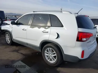 2014 Kia Sorento LX with VIN 5XYKT3A61EG484024, listed as a IAAI auction lot 41067521 with 190,819 mi miles. Bid and sale history available at carsss.com. Image 3.