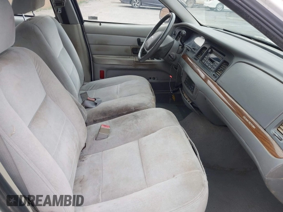 2003 Ford Crown Victoria LX z VIN 2FAFP74WX3X154904, wystawiony jako IAAI lot #42094274 z przebiegiem 123 579 mil mil oraz . Historia ofert i sprzedaży dostępna na DreamBid. Obrazek 5.