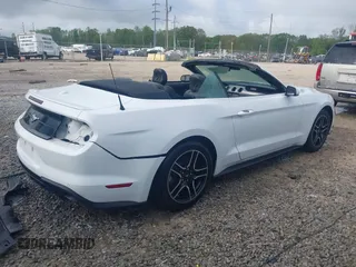2022 Ford Mustang EcoBoost z VIN 1FATP8UHXN5124073, wystawiony jako IAAI lot #41844813 z przebiegiem 63 425 mil mil oraz . Historia ofert i sprzedaży dostępna na DreamBid. Obrazek 4.