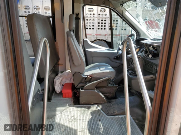 2019 Ford Transit z VIN 1FDES8PM6KKA24684, wystawiony jako Copart lot #58861745 z przebiegiem 67 564 mil mil oraz Szkoda całkowita • Salvage title. Historia ofert i sprzedaży dostępna na DreamBid. Obrazek 11.