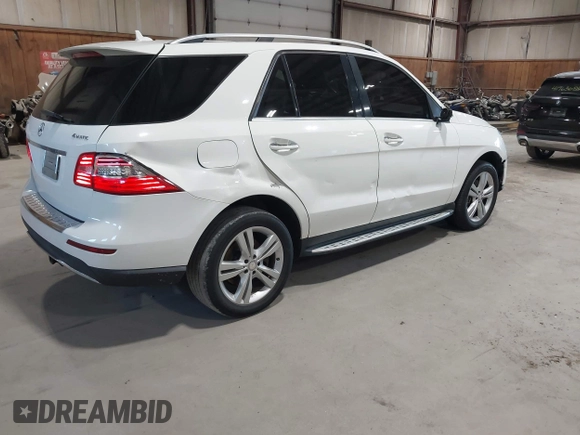 2015 Mercedes-Benz M 350 with VIN 4JGDA5HB3FA492815, listed as a IAAI auction lot 41976237 with 181,940 mi miles and . Bid and sale history available at carsss.com. Image 4.