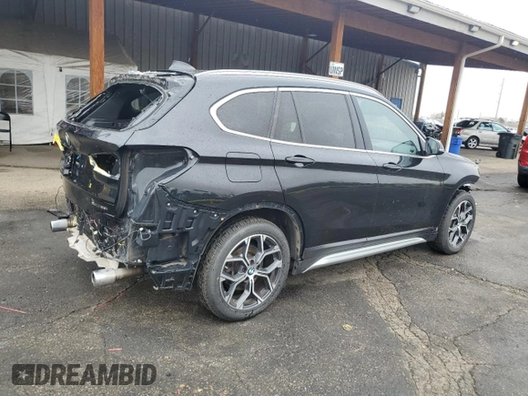 2021 BMW X1 xDrive28i z VIN WBXJG9C06M5T76049, wystawiony jako Copart lot #51816115 z przebiegiem 59 656 mil mil oraz Szkoda całkowita • Salvage title. Historia ofert i sprzedaży dostępna na DreamBid. Obrazek 3.