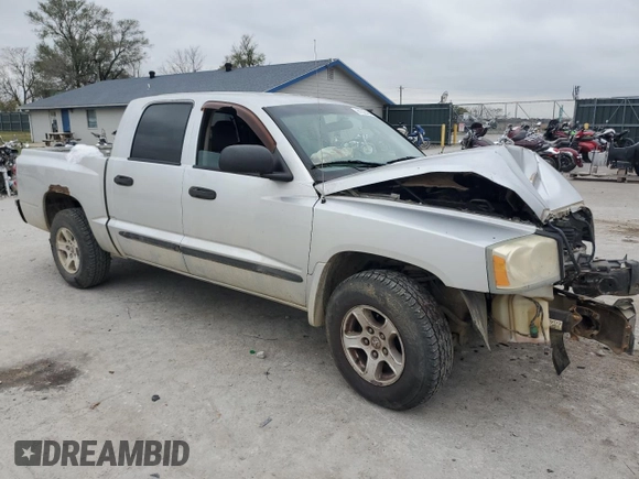 2007 Dodge Dakota SLT with VIN 1D7HW48N27S209754, listed as a Copart auction lot 81525424 with 217,221 mi miles and Salvage Title. Bid and sale history available at carsss.com. Image 4.