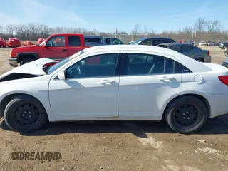 2013 Chrysler 200 LX with VIN 1C3CCBAB1DN640487, listed as a IAAI auction lot 41772952 with 173,109 mi miles. Bid and sale history available at carsss.com. Image 15.
